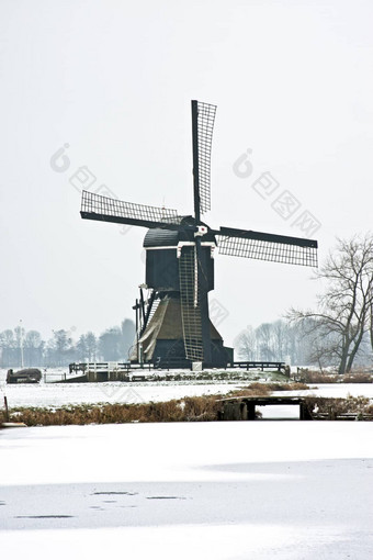雪传统的风车农村内瑟兰