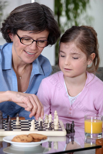 妈妈。女儿国际象棋匹配