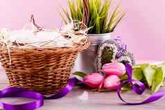 节日传统的复活节蛋装饰丝带郁金香