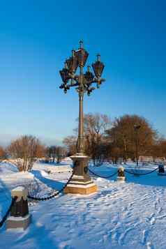 古董冷淡的路灯柱美丽的雪