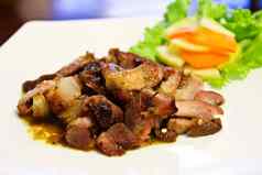 特写镜头新鲜的炸猪肉泰国食物
