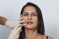 化妆品肉毒杆菌注射女脸
