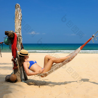 女人吊床海滩
