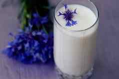 玻璃牛奶花束矢车菊