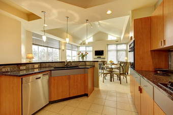 大现代木厨房生活房间高天花板
