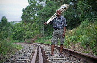 股票照片南非洲企业家小业务扫帚推销员铁路行
