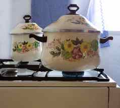 复古的古董厨房锅锅瓷