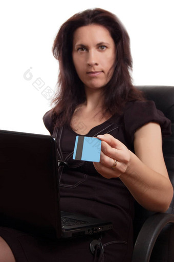 女人持有信贷卡移动PC