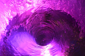 紫色的水龙卷风