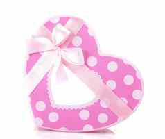 粉红色的心形的礼物盒子