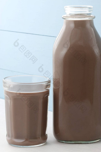巧克力<strong>牛奶瓶</strong>