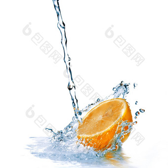 新鲜的水滴橙色孤立的白色
