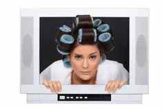 女人头发辊被困电视