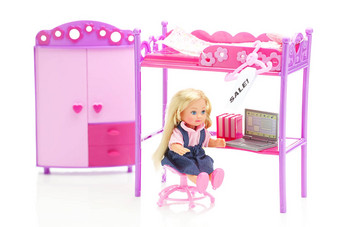 娃娃悬挂器价格标签出售娃娃衣柜床上椅子