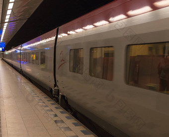 阿姆斯特丹4月速度火车到达机场站
