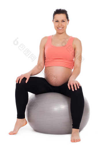 怀孕了女人坐着球