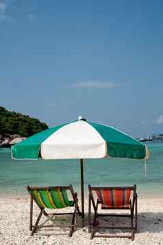 椅子伞海滩