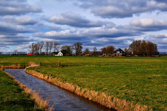 典型的荷兰<strong>农田</strong>运河