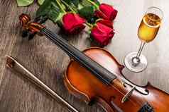 小提琴玫瑰玻璃香槟音乐书