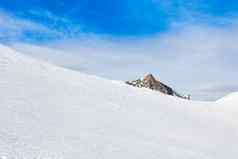 冬天滑雪山坡上kaprun度假胜地