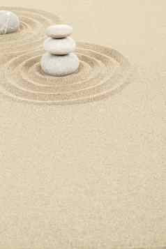 平衡Zen石头沙子