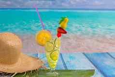 柠檬石灰鸡尾酒莫吉托热带海滩
