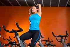 有氧运动旋转女人伸展运动练习锻炼