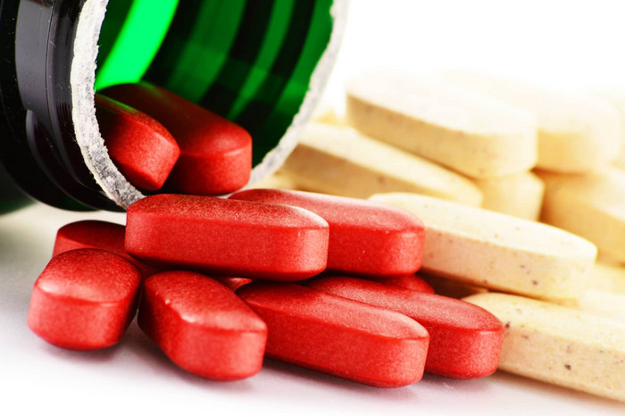 作文药物药片孤立的白色背景