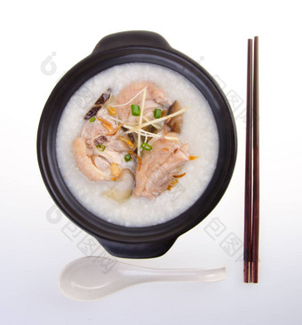 传统的中国人粥大米粥服务陶罐
