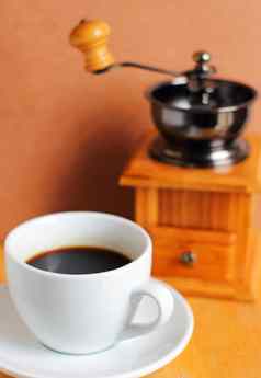 杯热咖啡咖啡磨床豆子