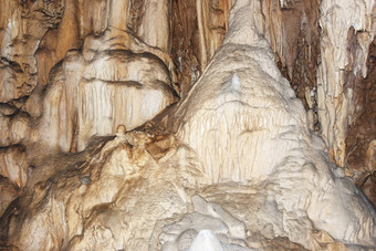 贾沃里斯洞穴