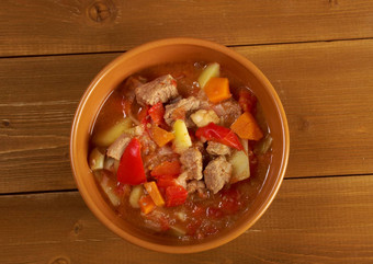 匈牙利热菜炖牛肉汤