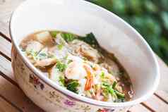 泰国面条猪肉海鲜辣的汤