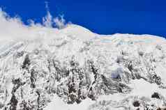 雪山峰冰川云蓝色的天空