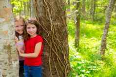 孩子们朋友玩树树干丛林公园