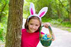 复活节女孩鸡蛋篮子有趣的兔子脸