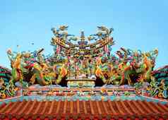 中国人寺庙屋顶瓷砖龙装饰
