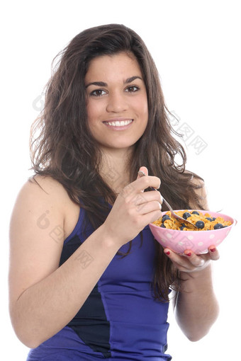 模型发布年轻的女人吃早餐麦片