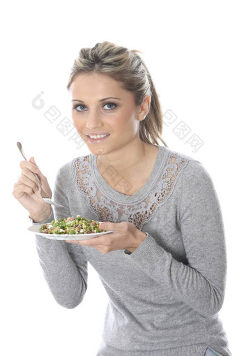 模型发布年轻的女人吃天然食物沙拉
