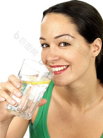 年轻的女人喝玻璃水模型发布