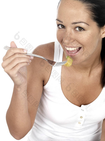 年轻的女人吃芯片糊状的豌豆模型发布