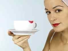 年轻的女人喝茶模型发布