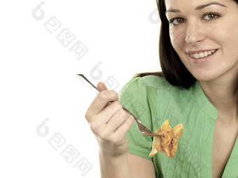 年轻的女人吃意大利面烤模型发布