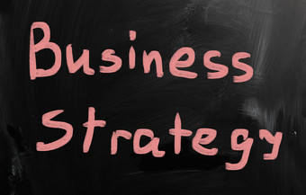 业务策略手写的白色粉笔黑板上