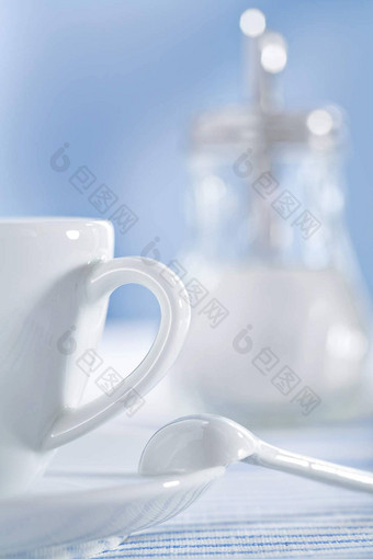 白色陶瓷咖啡杯勺子糖碗