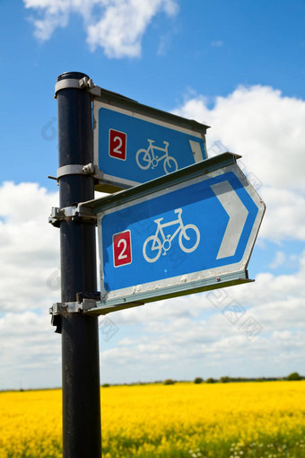 自行车专用道路定向标志
