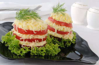 开胃菜番茄片锋利的奶酪填充
