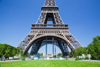埃菲尔铁塔塔较低的部分巴黎法国