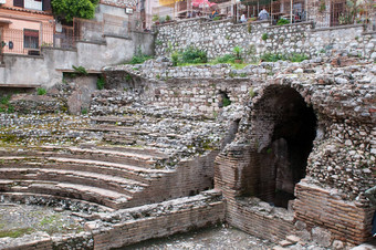 古老的希腊剧院陶尔米纳著名的<strong>旅游度假</strong>胜地奢侈品小镇西西里海岸线西西里意大利