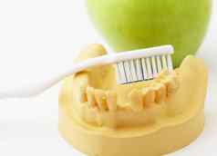 牙科健康护理概念绿色苹果牙刷